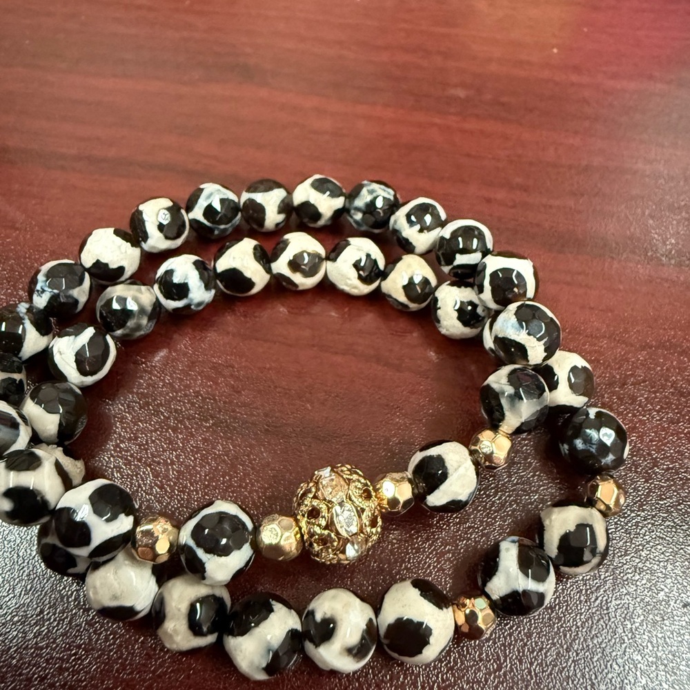 Park Lane “Safari” bracelet set. Genuine Agate, stretch to fit.